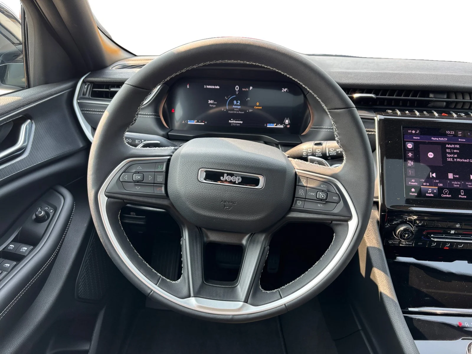 Used 2025 White Jeep Altitude image 13