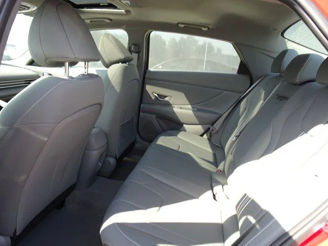 2025 Hyundai Elantra SEL - Photo 12