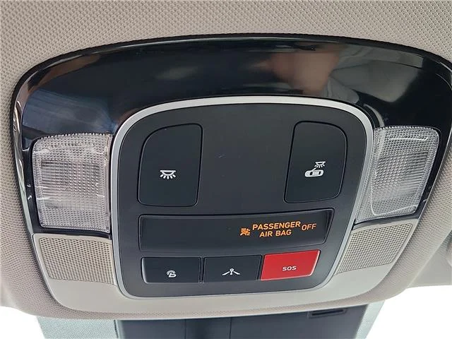 Used 2023 White Hyundai SEL image 17