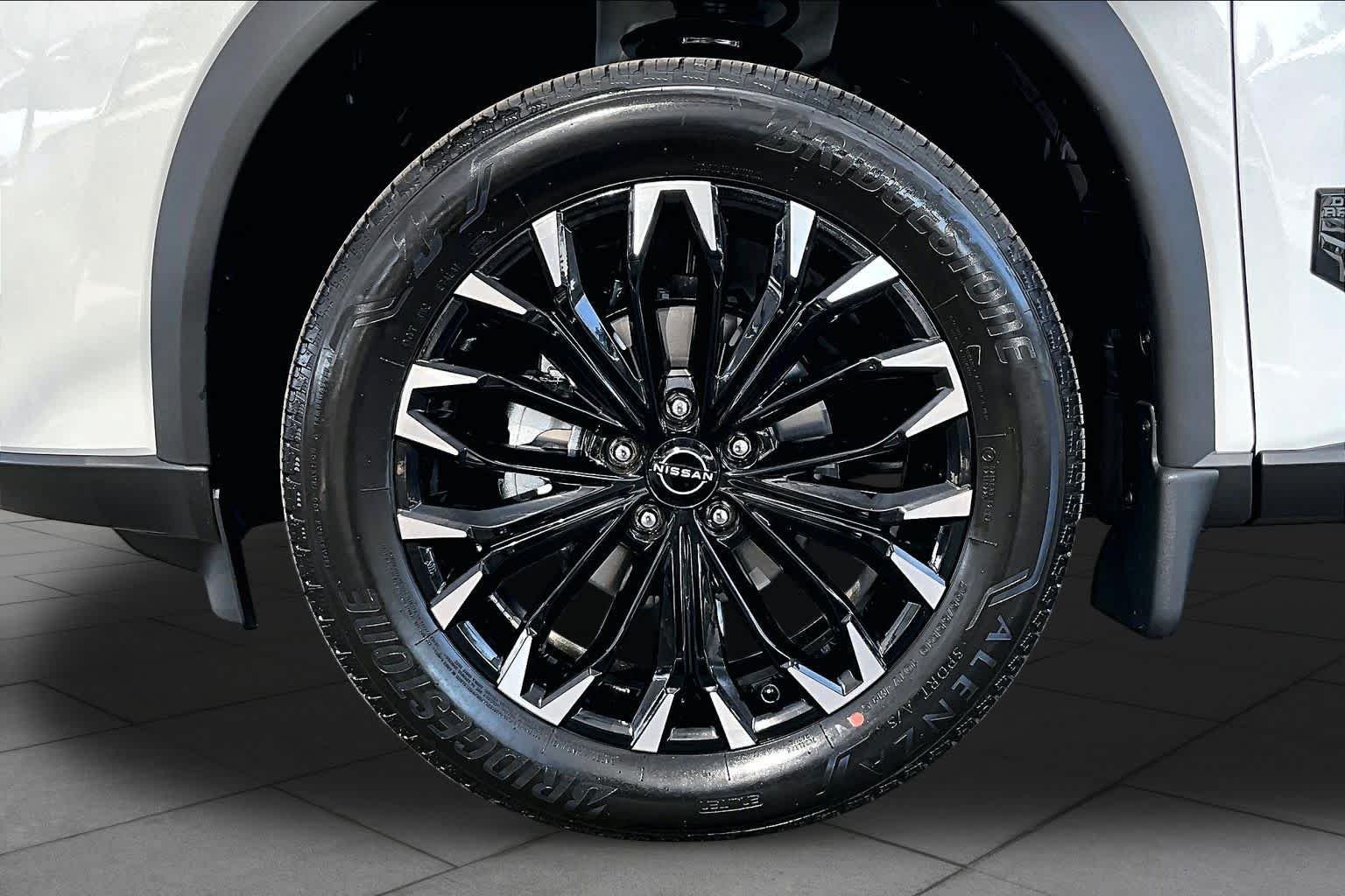 New 2026 Everest White Pearl Tricoat Nissan Dark Armor image 11