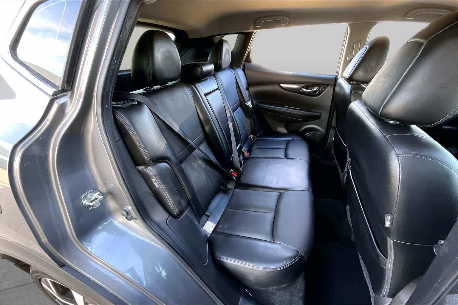 Used 2022 Gun Metallic Nissan SL image 19