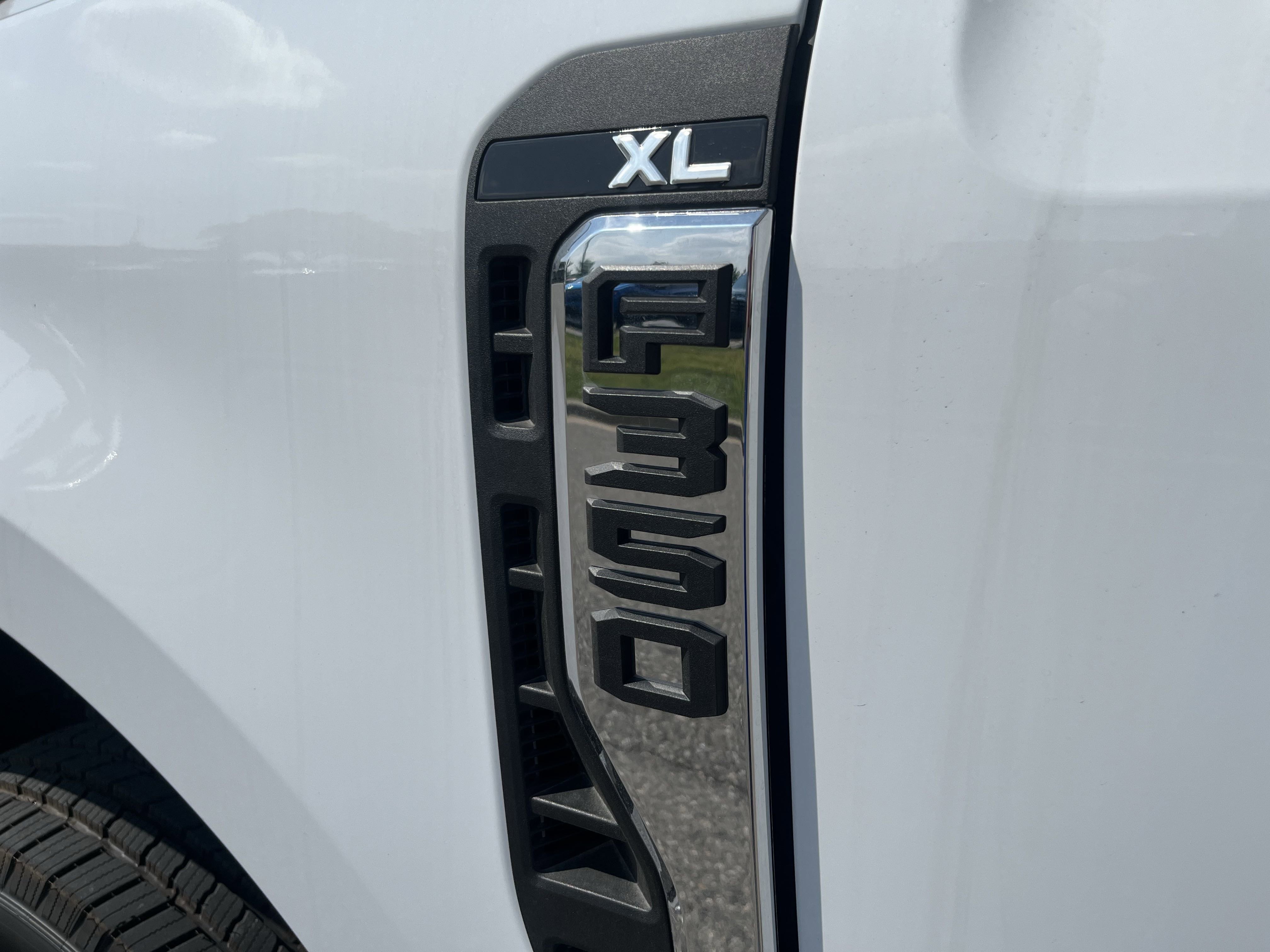 2025 Ford F-350 Super Duty Chassis Cab XL