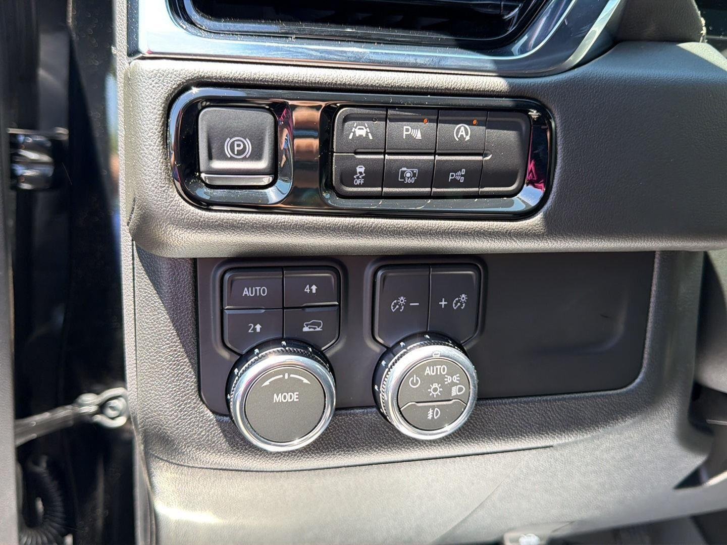 Used 2026 Onyx Black GMC Elevation image 27