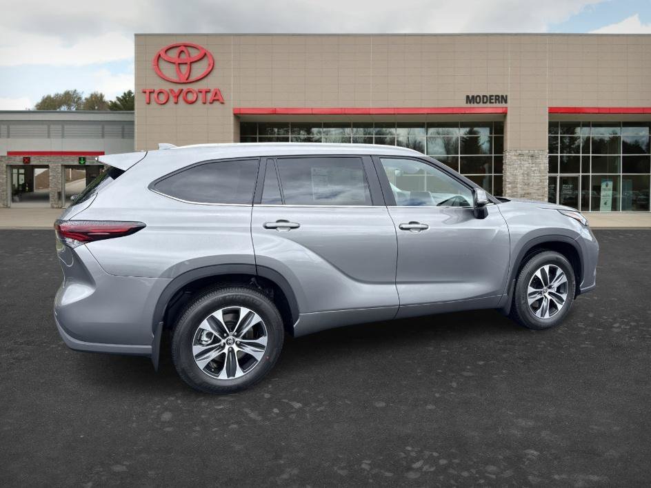 Used 2020 Moon Dust Toyota Hybrid XLE image 29