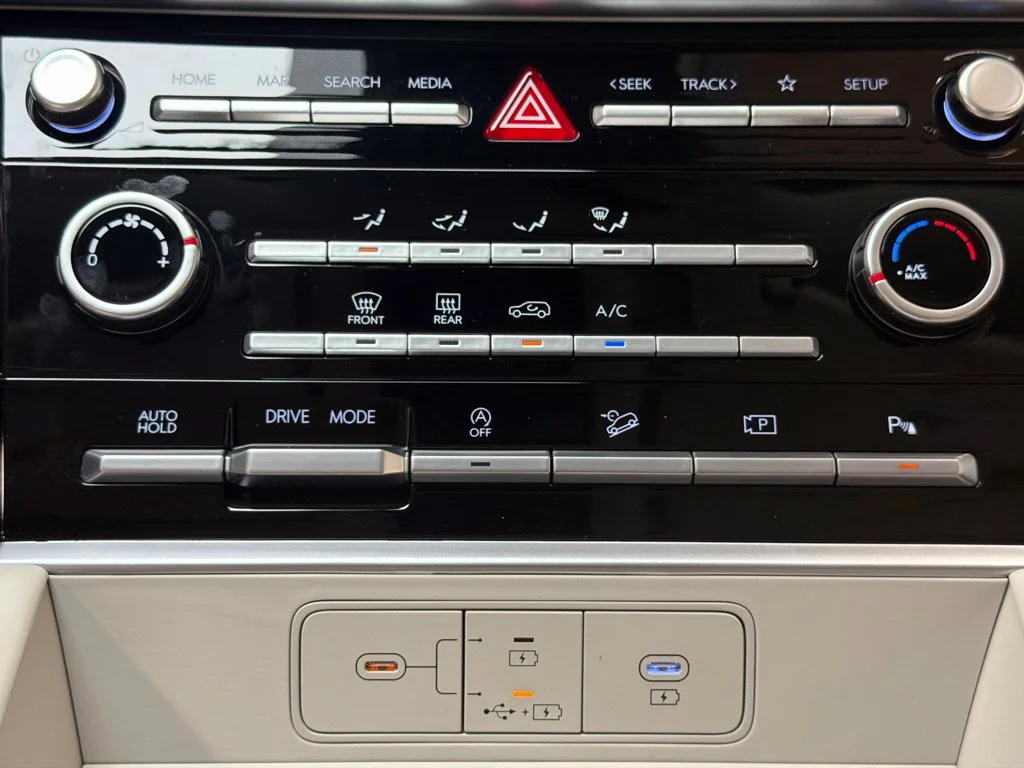 New 2027 Hampton Gray Hyundai SE image 17