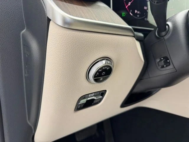 New 2026 Polar White Mercedes-Benz GLC 300 image 44