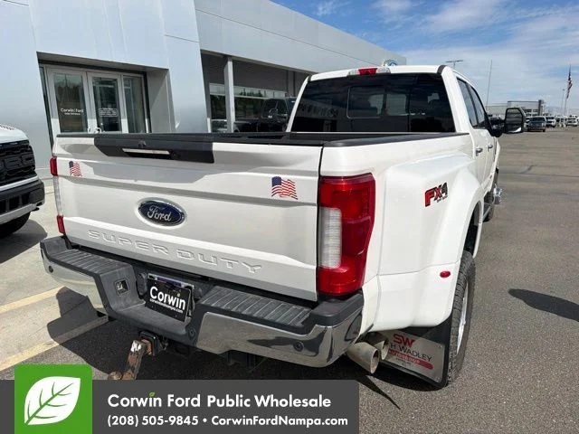 Used 2019 White Platinum Clearcoat Metallic Ford  image 7