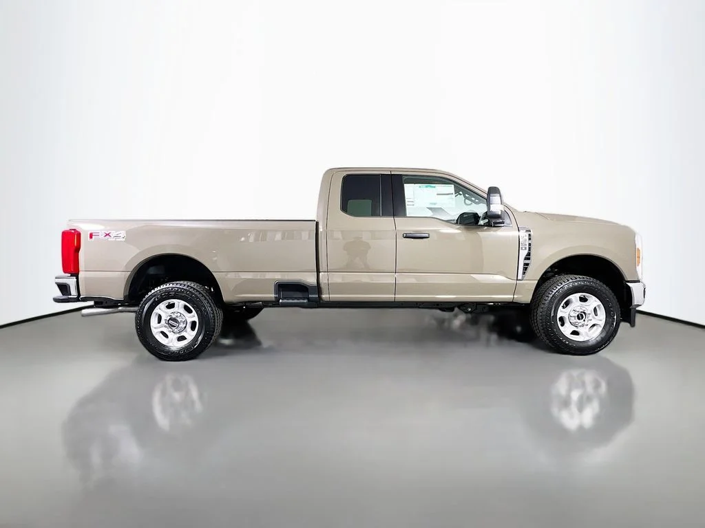 New 2026 Marsh Gray Ford XLT image 17