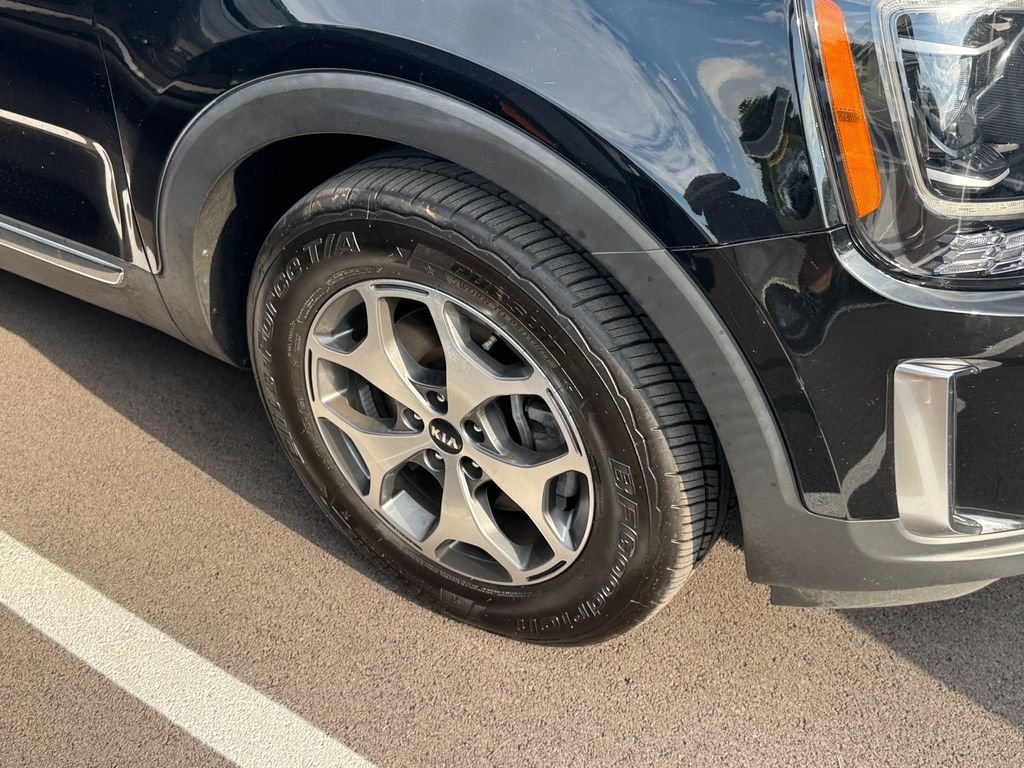 Used 2020 Black Kia EX image 17