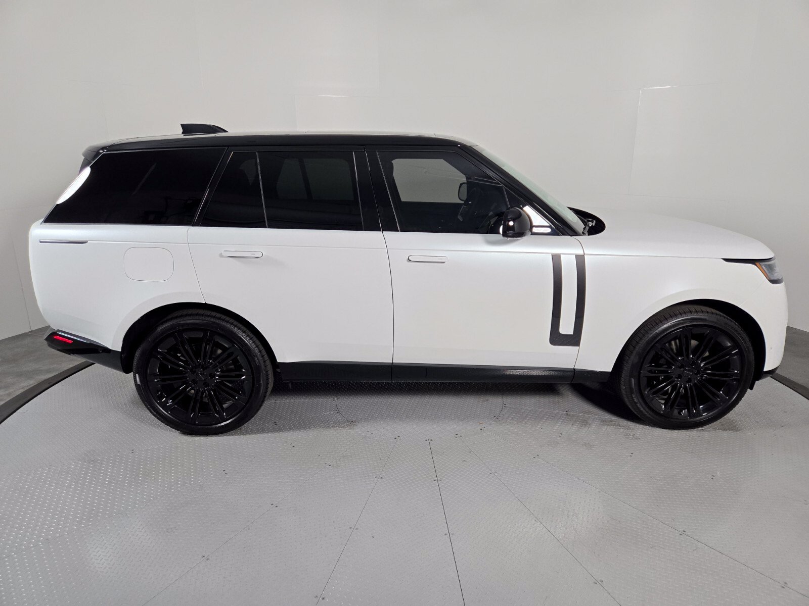 New 2026 Icy White Satin Land Rover SE image 6