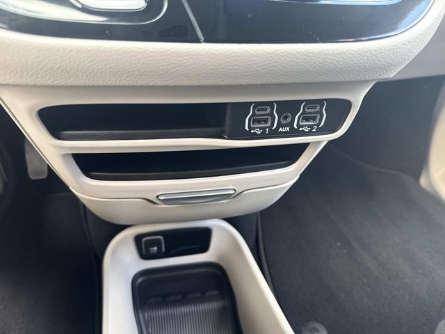 Used 2024 Silver Mist Clearcoat Chrysler Touring L image 25