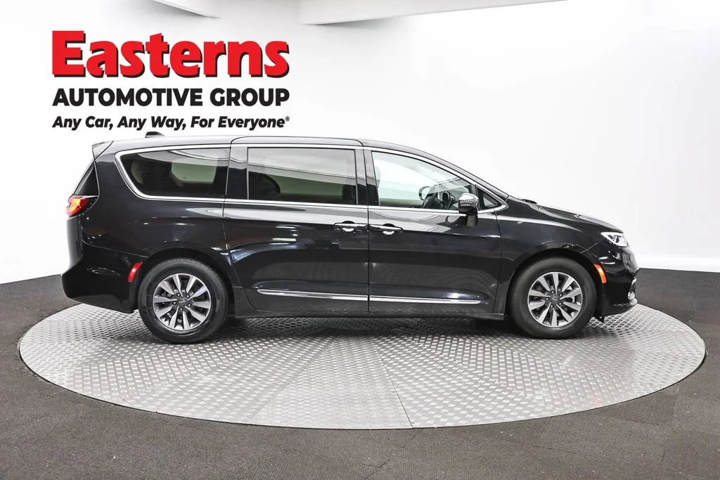Used 2023 Black Chrysler Limited image 4