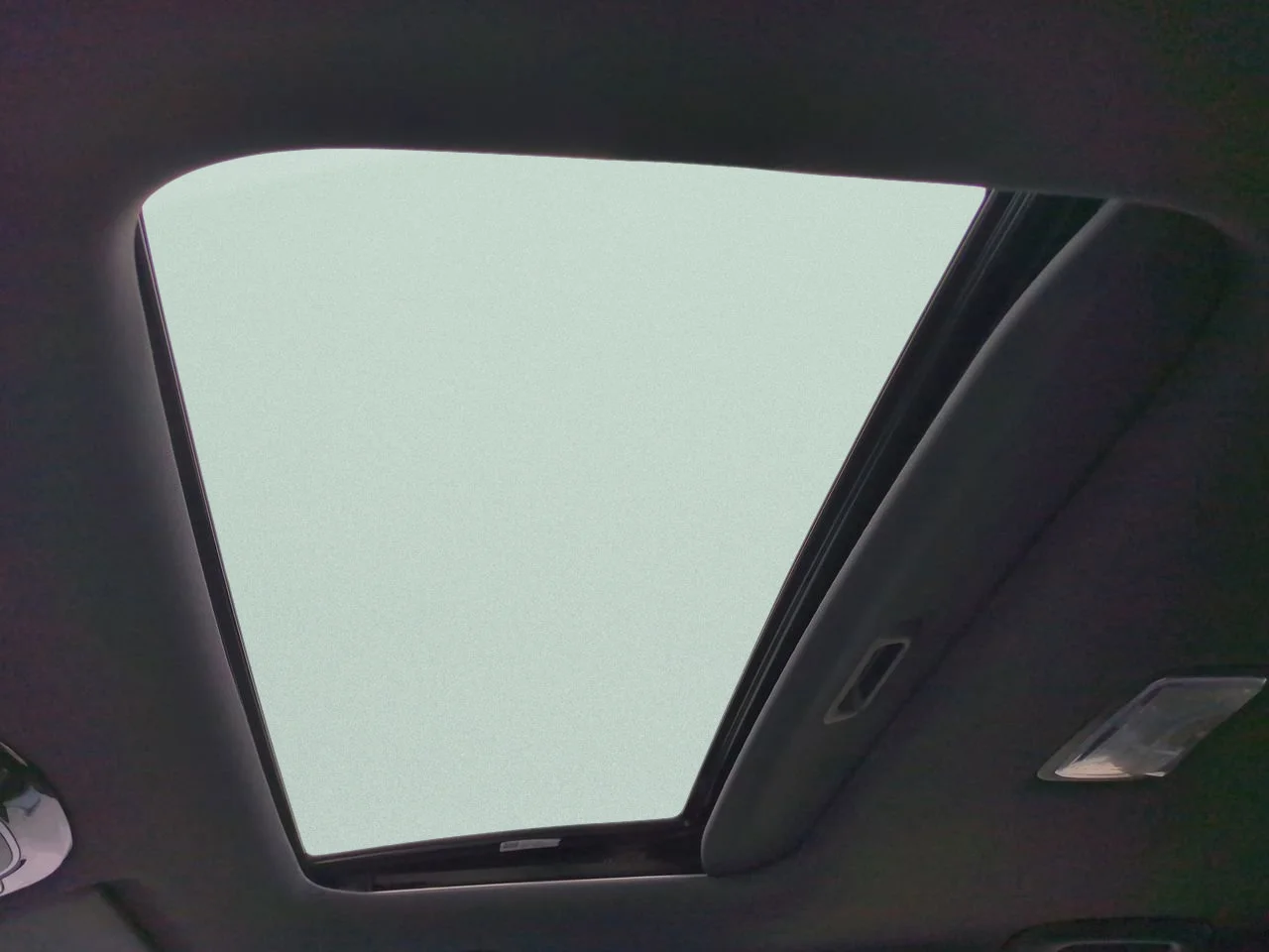 Used 2022 Hampton Gray Hyundai SEL image 19