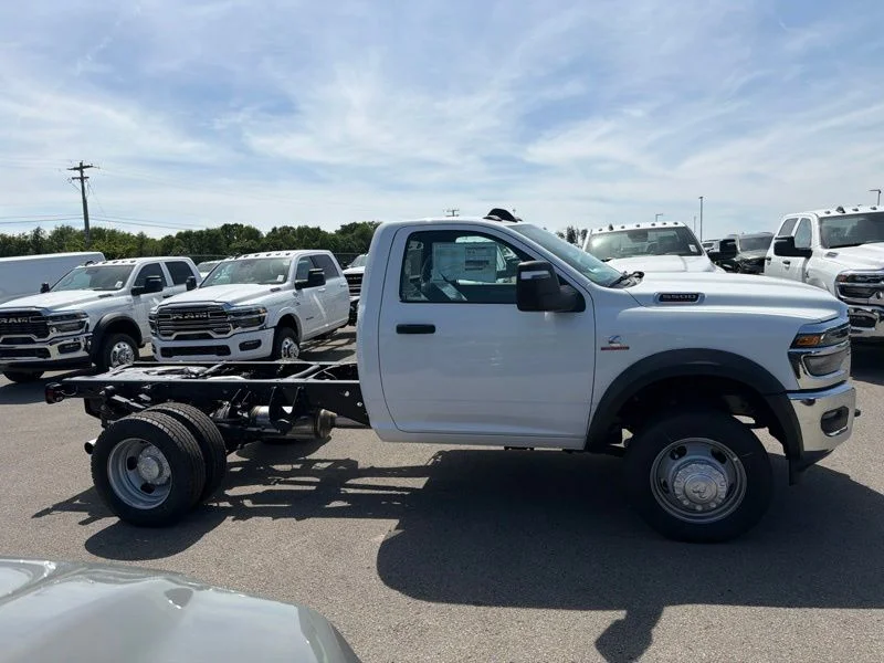 New 2026 Bright White Clear-Coat Exterior Paint RAM Tradesman image 2