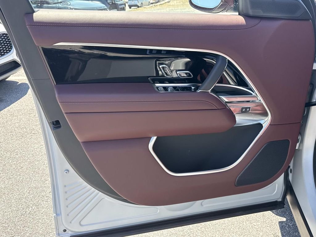 New 2026 Ethereal Frost Satin Land Rover SE image 19