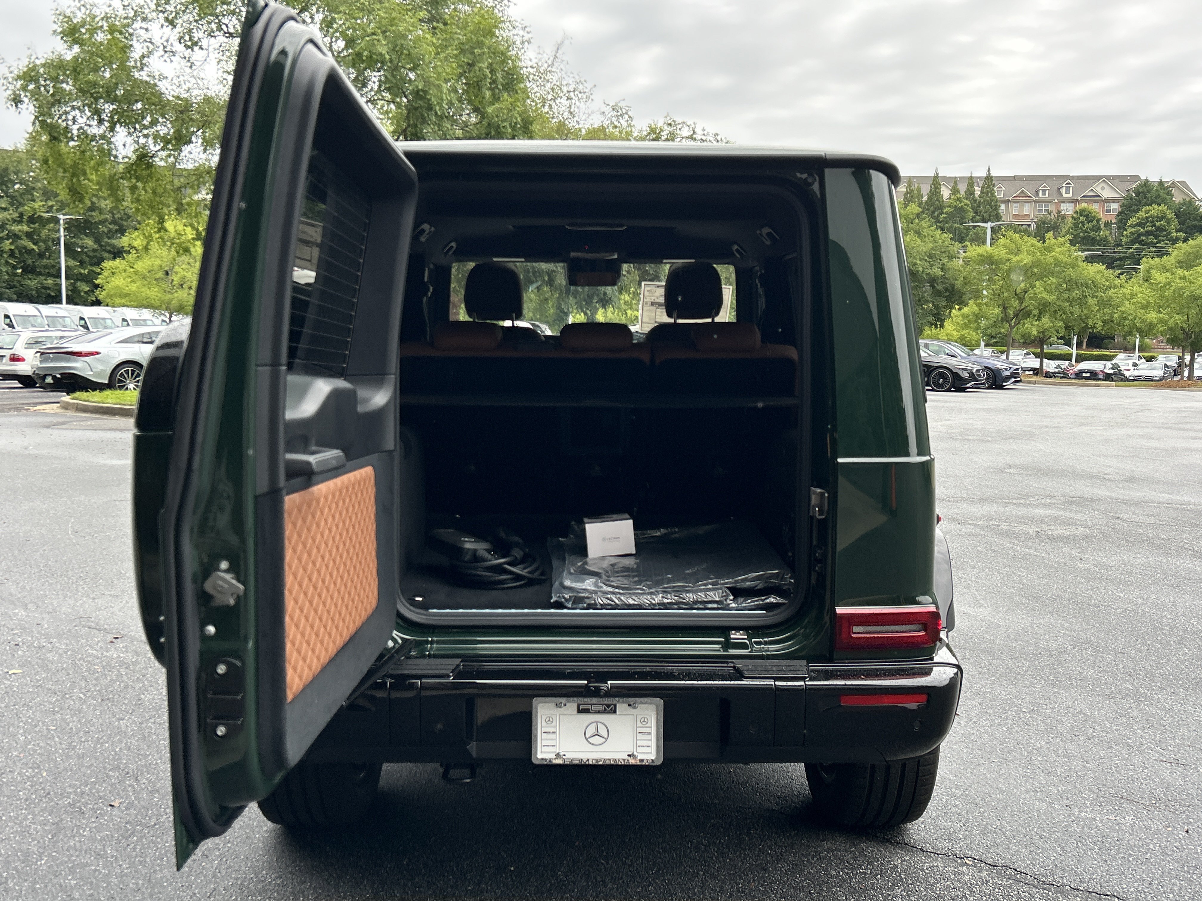 New 2026 MANUFAKTUR Deep Green Non-Metallic Mercedes-Benz G 580e SUV image 8