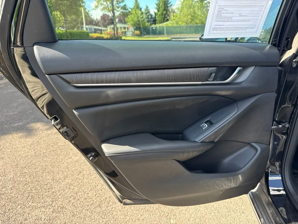 Used 2018 Crystal Black Pearl Honda EX-L 2.0T image 20
