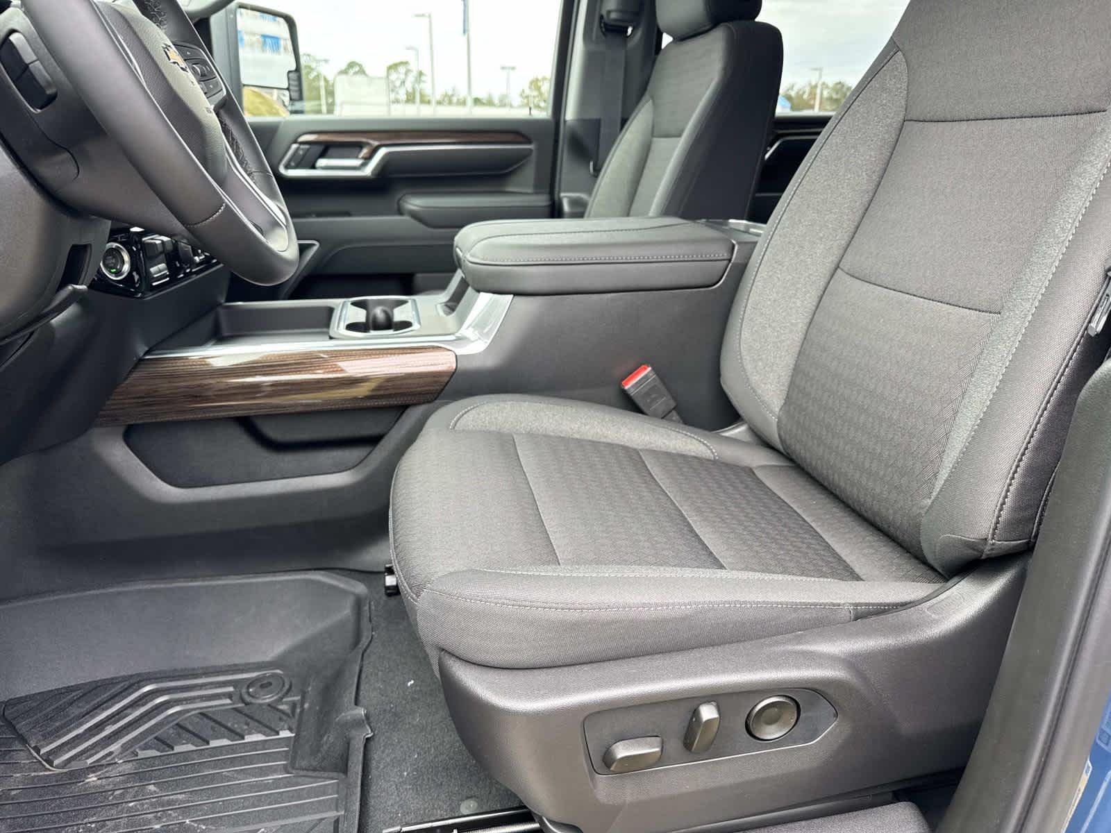 2026 Chevrolet Silverado 3500HD LT - Photo 11