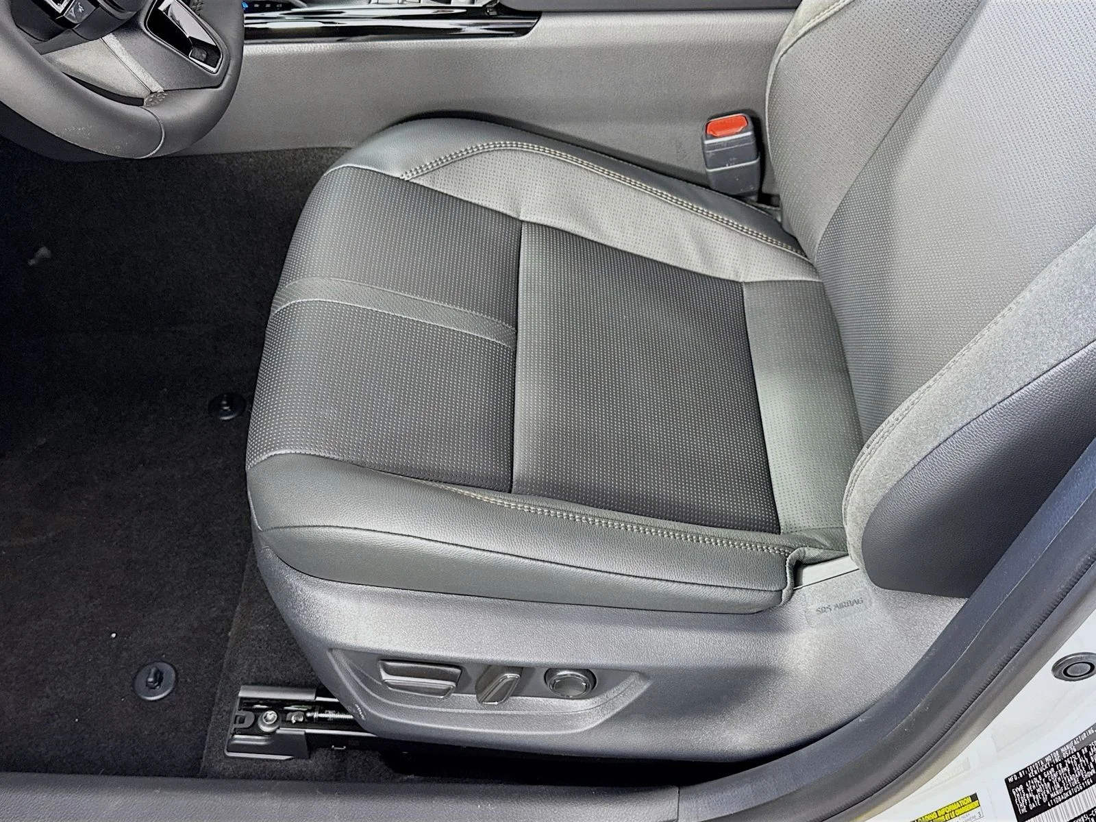 New 2026 Wind Chill Pearl <sup>1</sup> Toyota  XLE AWD image 15