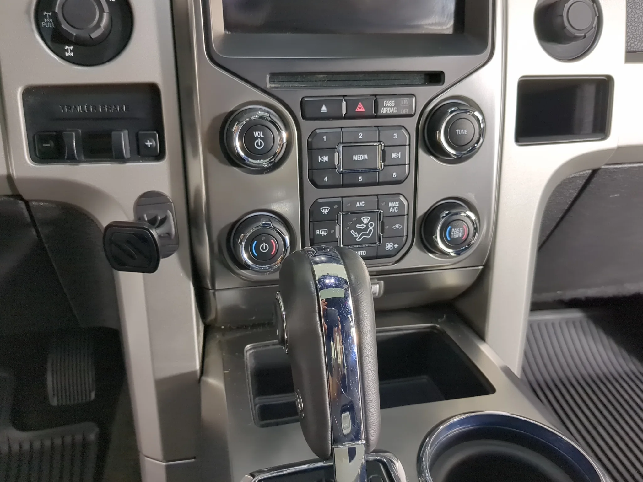 Used 2014 White Ford FX4 image 27