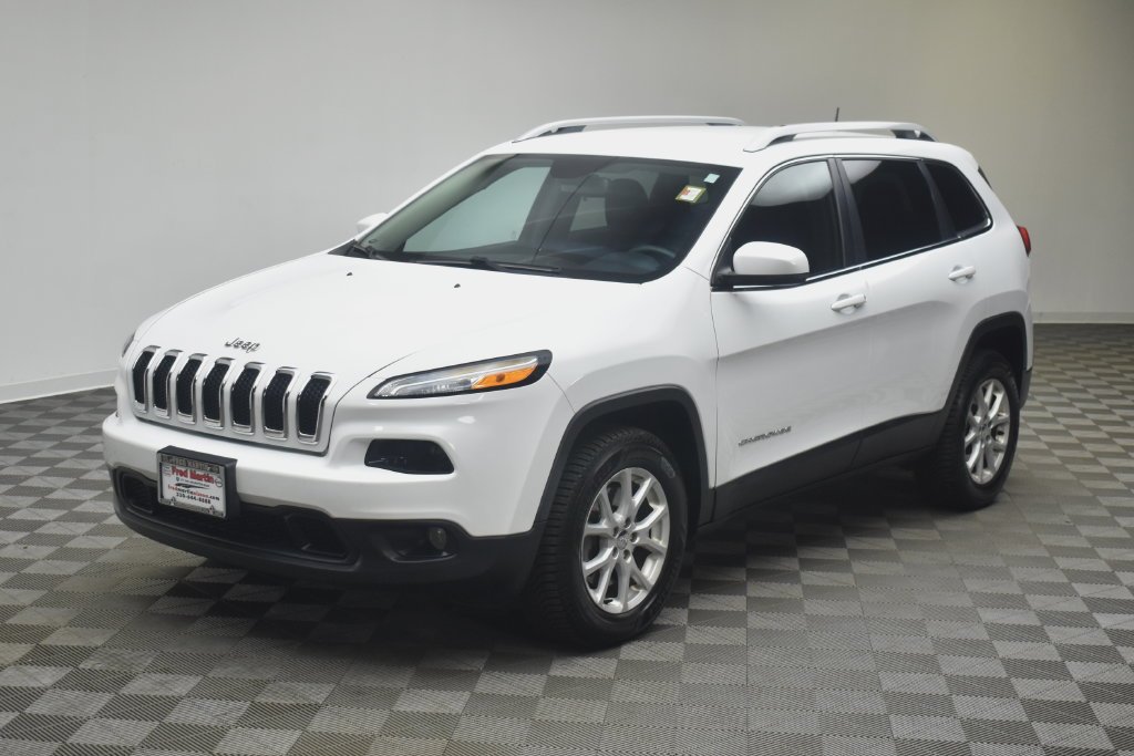 Used 2017 White Jeep Latitude image 2