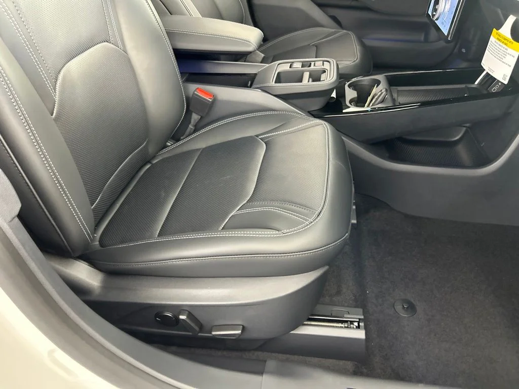 New 2026 Star White Metallic Tri-coat Ford Premium image 26