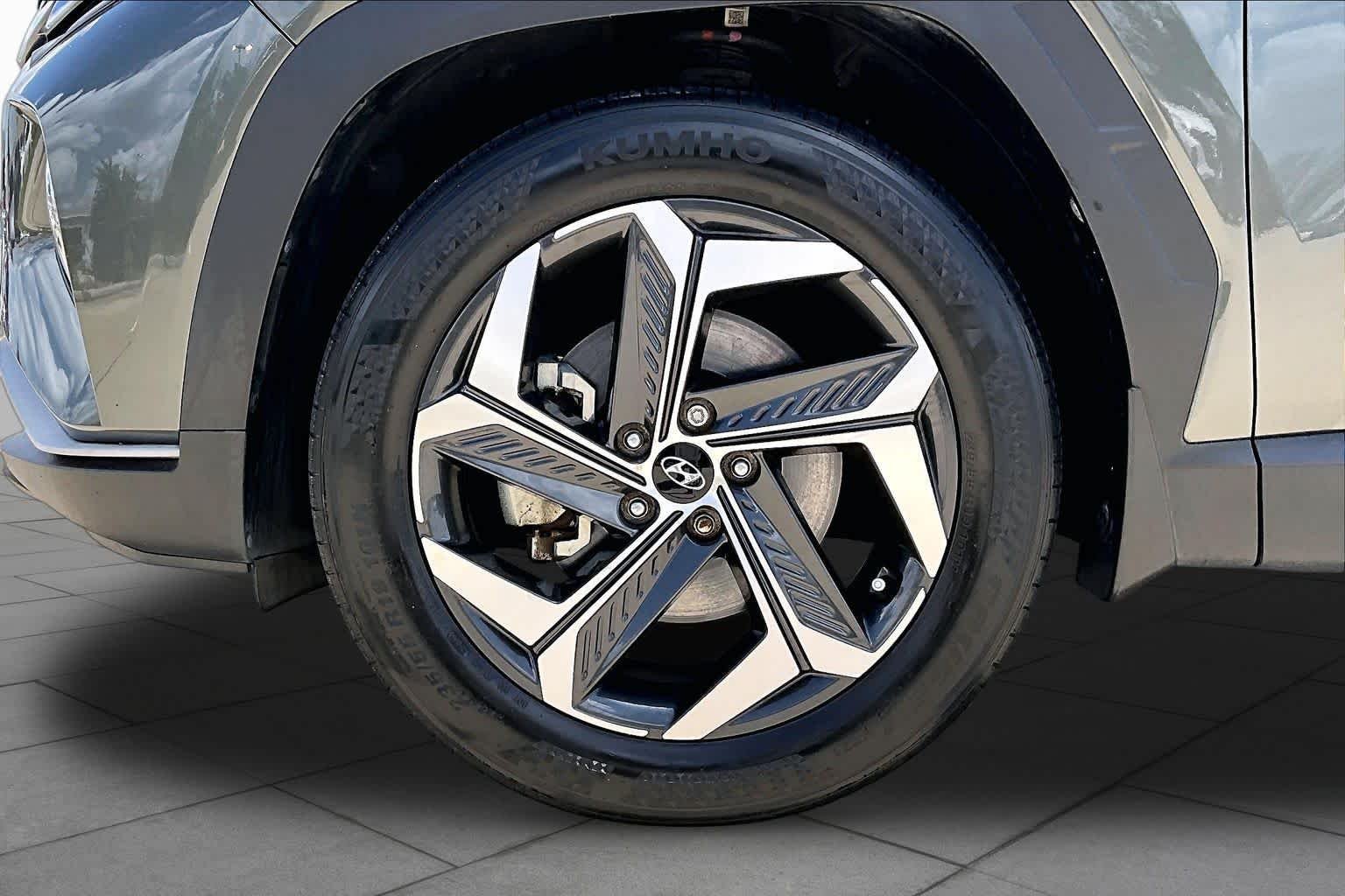 Used 2023 Amazon Gray Hyundai SEL image 10