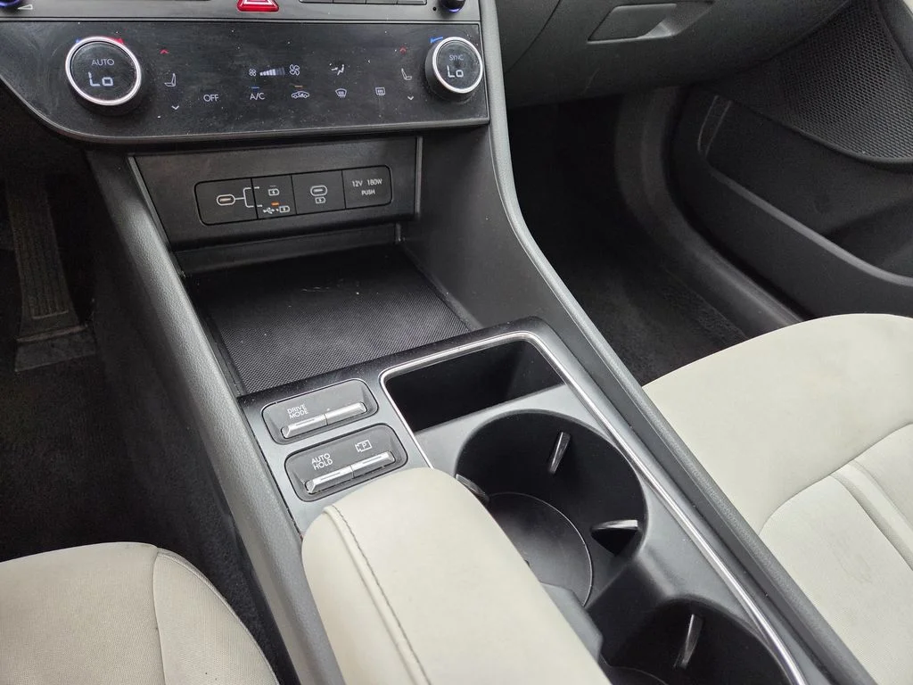 Used 2024 Black Hyundai SEL image 13