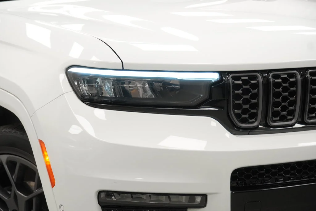 Used 2024 White Jeep Summit Reserve image 9