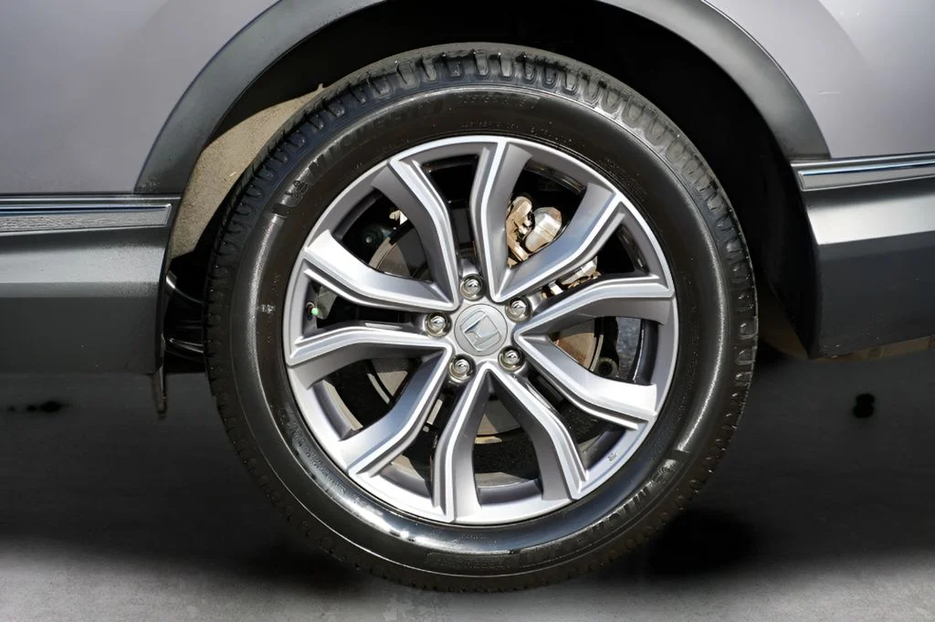 Used 2021 Modern Steel Metallic Honda Touring image 12