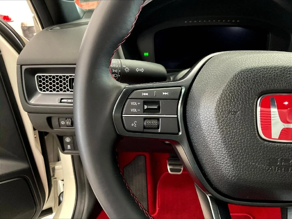 Used 2025 White Honda  image 12