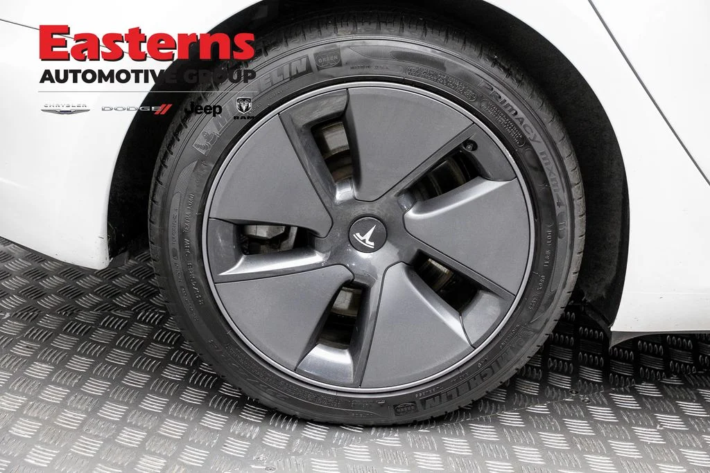Used 2023 White Tesla Base image 24