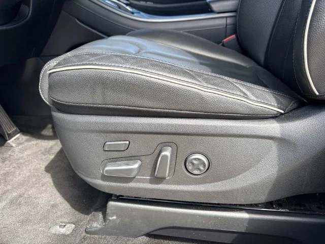 Used 2025 White Hyundai Limited image 31