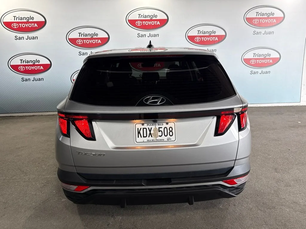 Used 2023 Silver Hyundai SE image 5