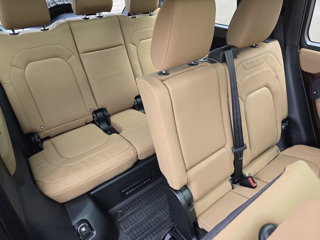 New 2026 Sedona Red Land Rover X-Dynamic se image 32