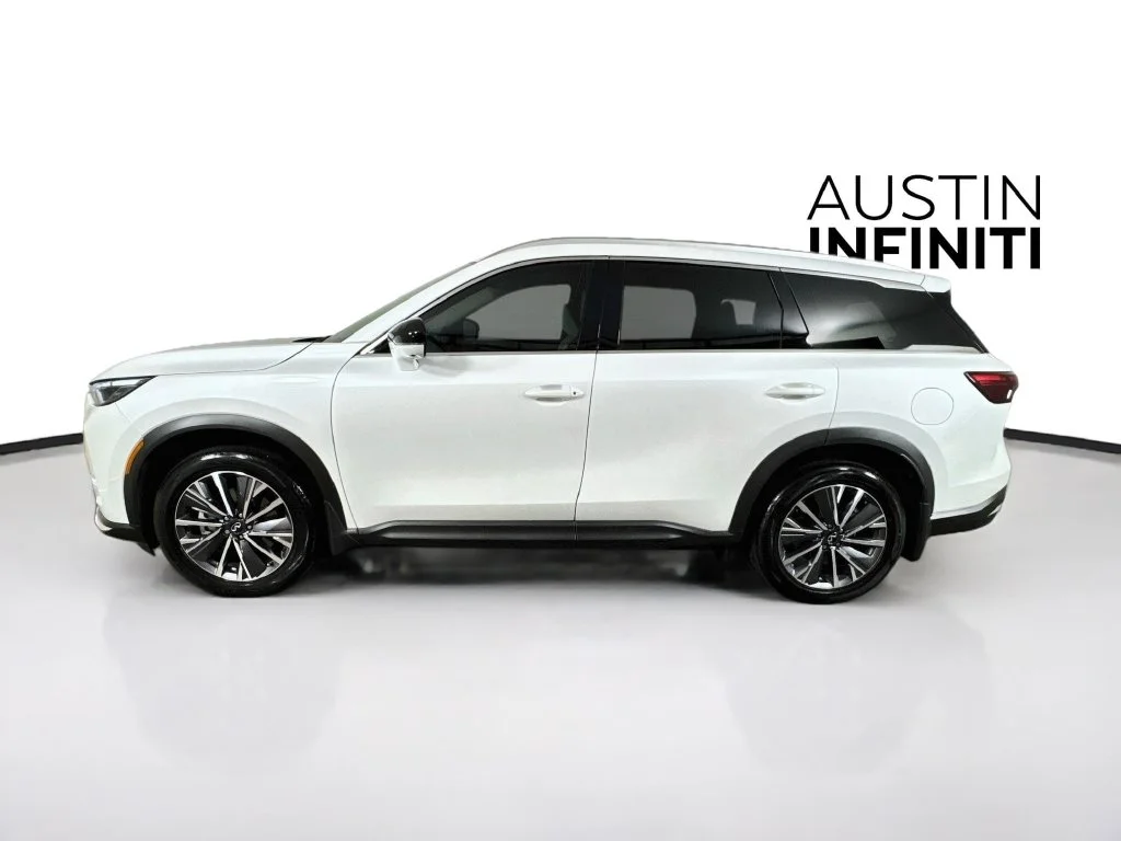 Certified Used 2027 White INFINITI LUXE image 6