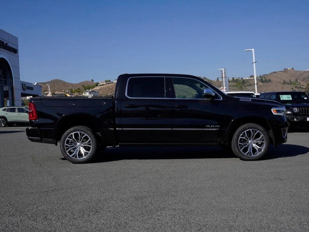 New 2026 Diamond Black Crystal Pearl-Coat Exterior Paint RAM Tungsten image 3