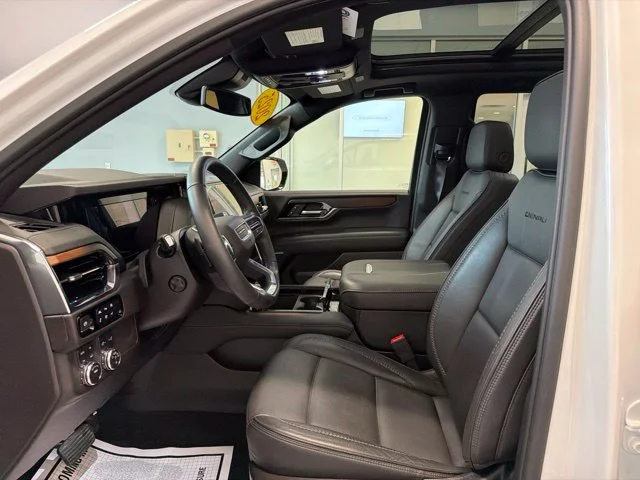 Used 2025 White GMC Denali image 17