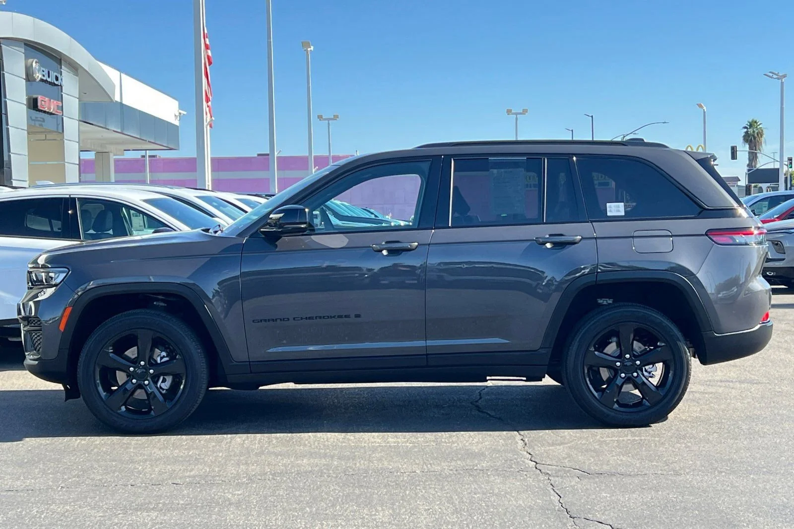 Used 2023 Gray Jeep Altitude 4x4 image 7