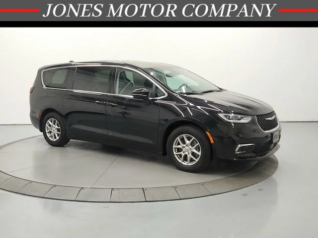 Used 2024 Black Chrysler Touring L image 1
