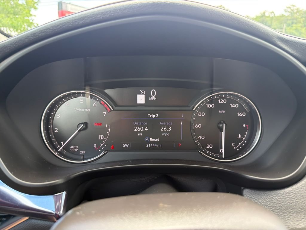 Used 2023 Silver Cadillac Luxury image 19