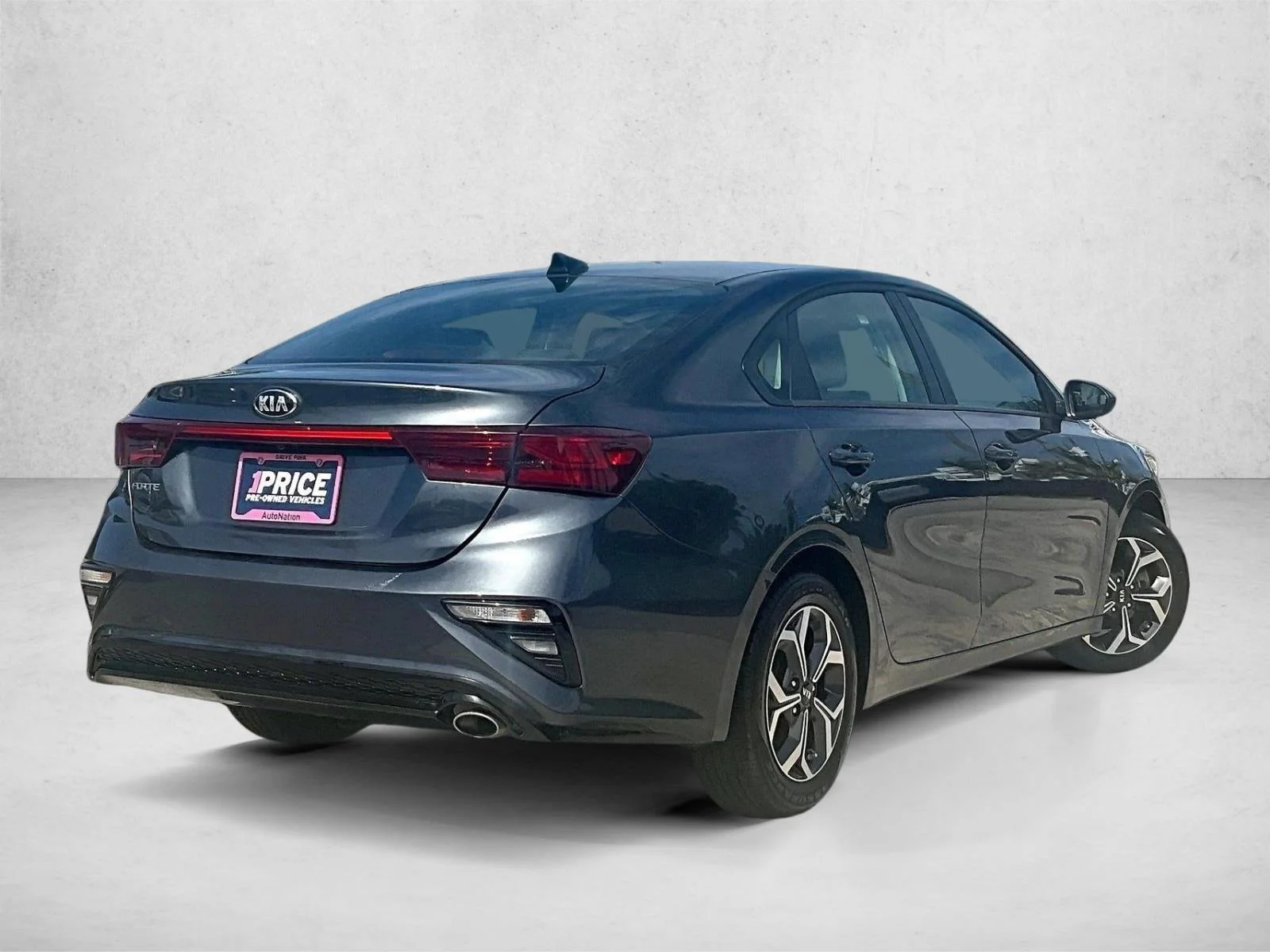 Used 2019 Gravity Grey Kia LXS image 2