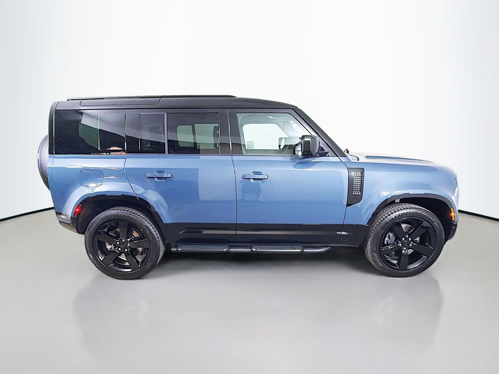 New 2026 Tasman Blue Land Rover X-Dynamic SE image 6