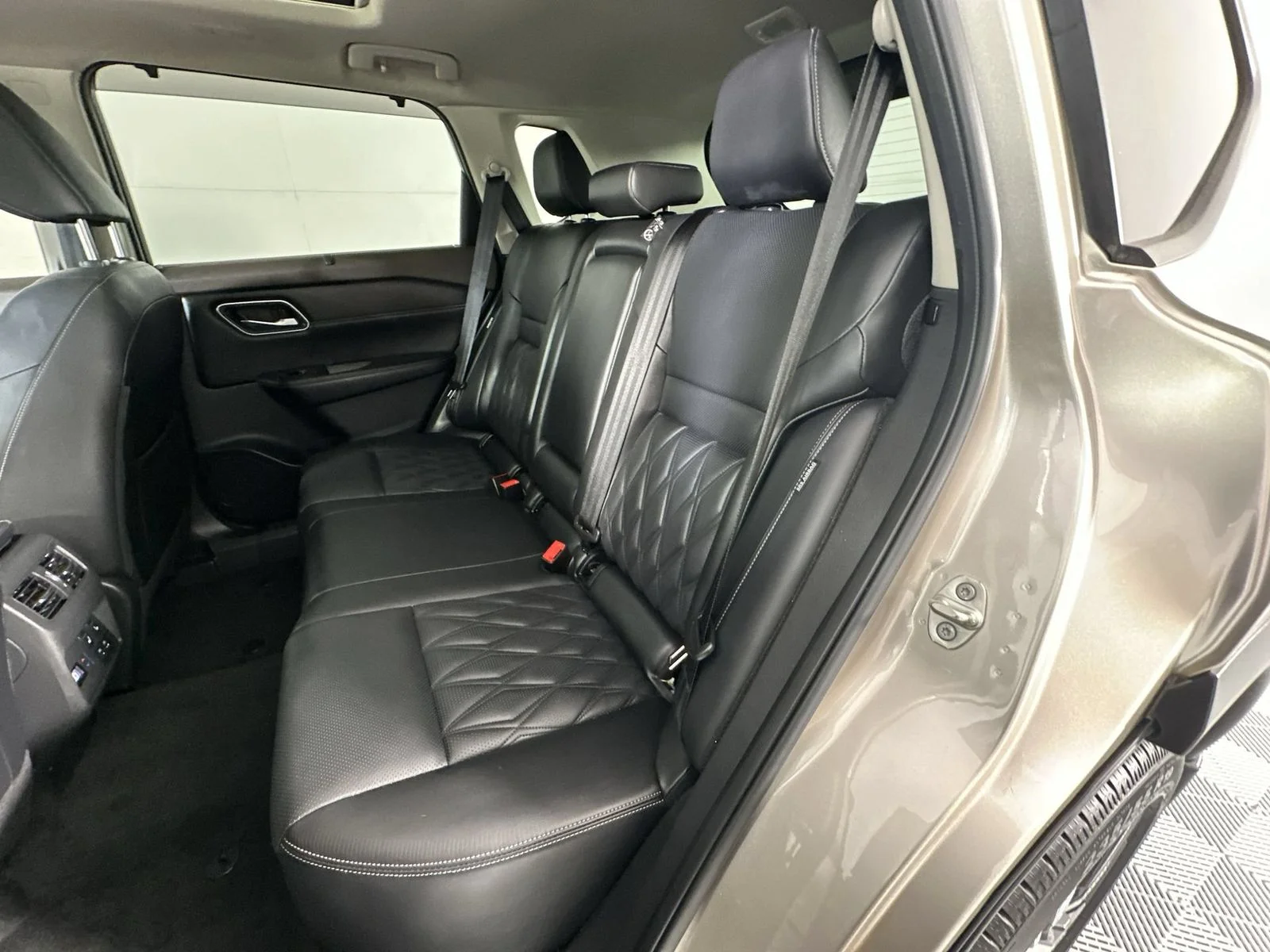 Certified Used 2021 Gold Nissan Platinum image 23