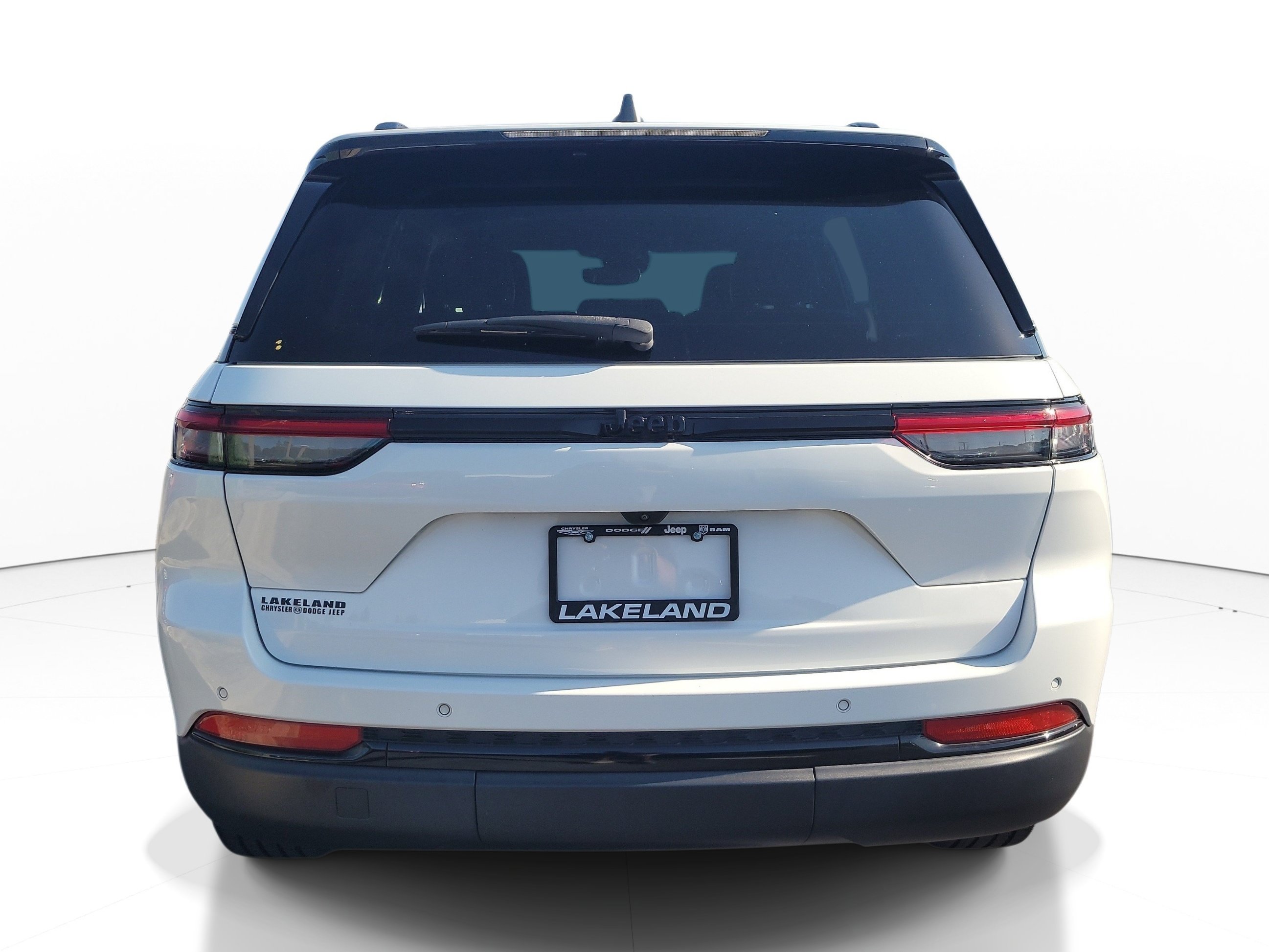 Used 2024 Bright White Clearcoat Jeep Altitude X image 5