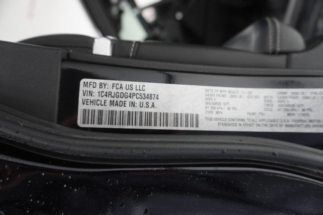 Used 2023 Diamond Black Crystal Pearlcoat Jeep Overland image 38