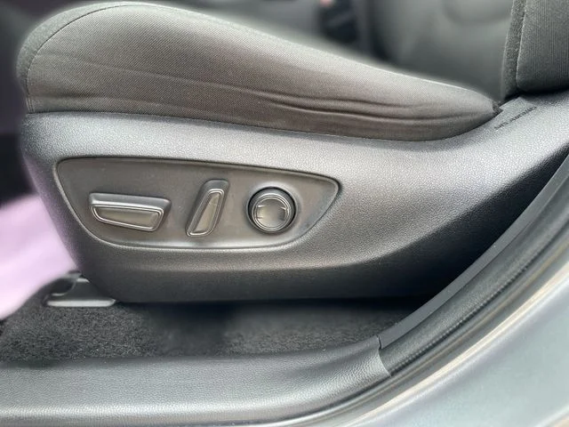2024 Toyota RAV4 XLE - Photo 16