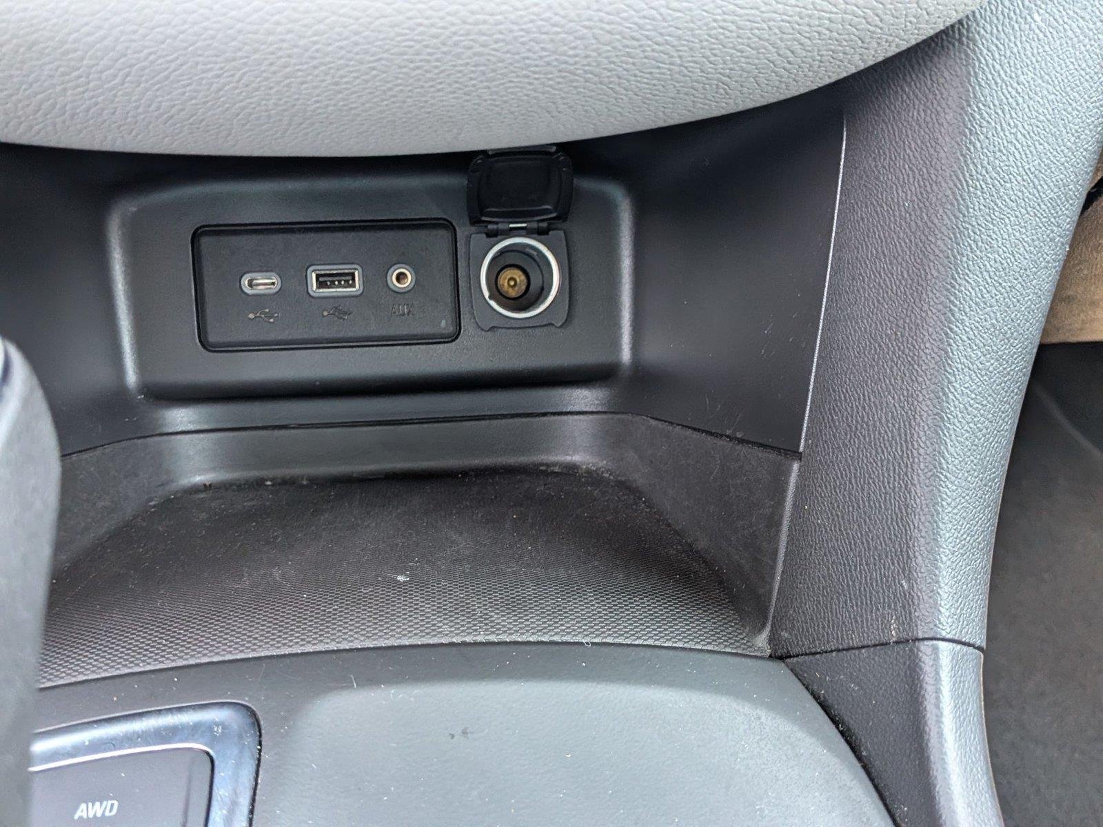 Used 2019 Summit White Chevrolet LS image 27