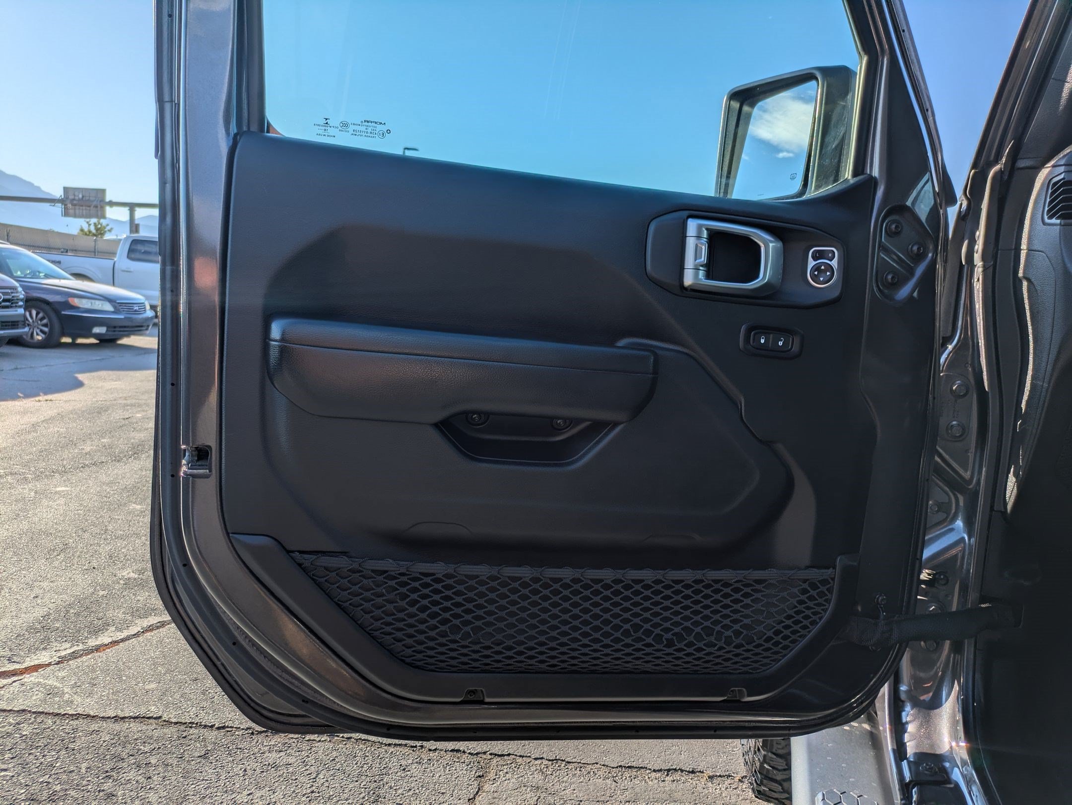 Used 2018 Granite Crystal Clearcoat Metallic Jeep Sport S image 12