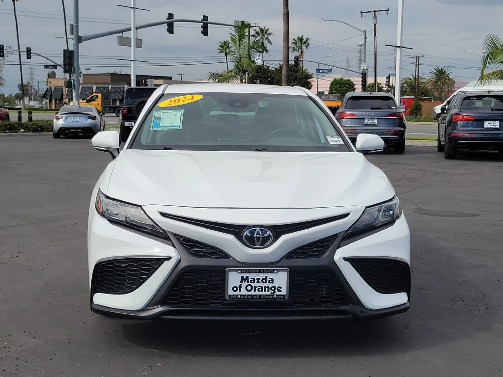 Used 2024 Ice Toyota SE image 28